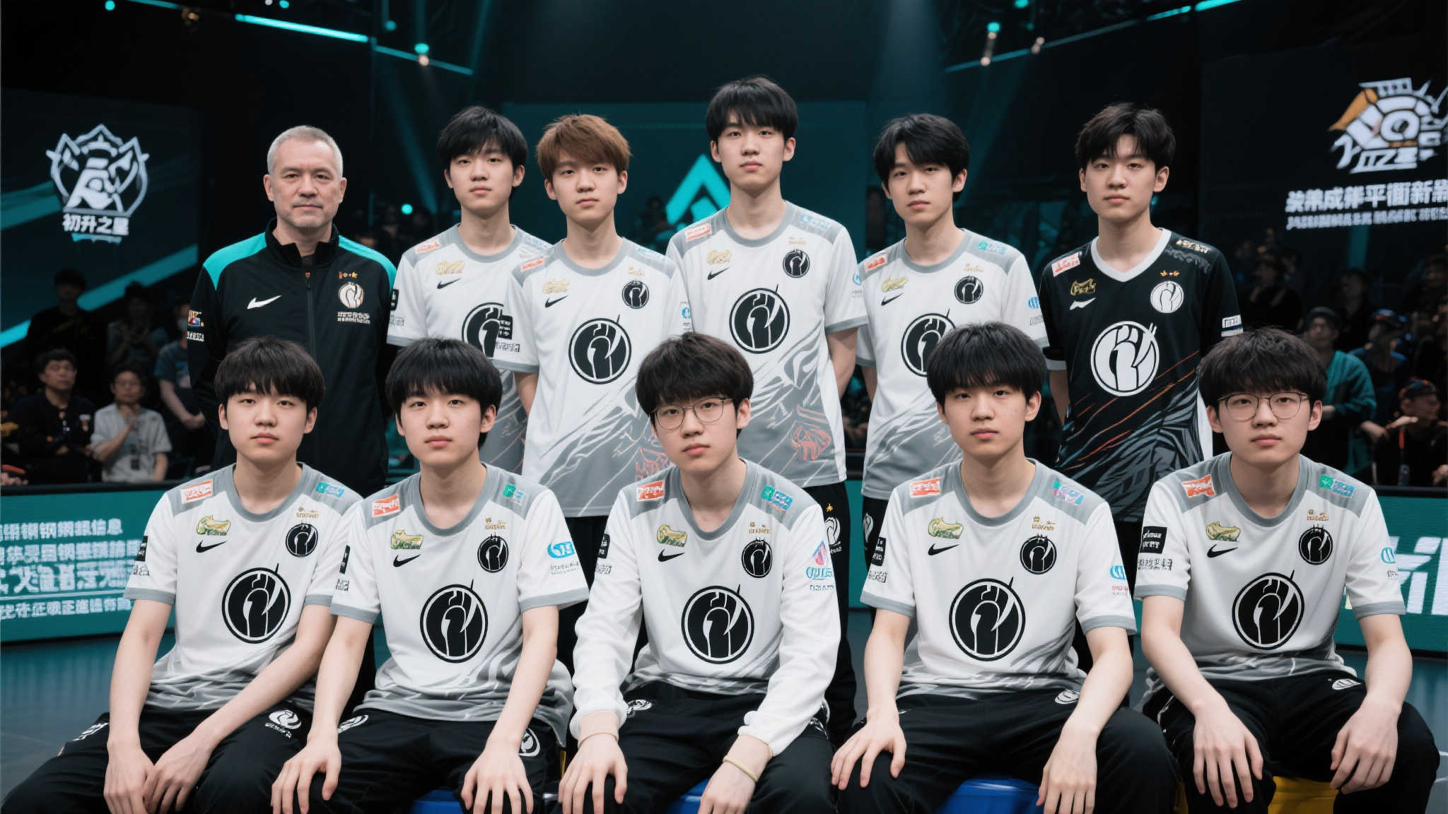 中国女排斗志昂扬,虽败意大利但充满希望 如果说上一代老将是钢铁般坚韧代表,那么新一代选手则